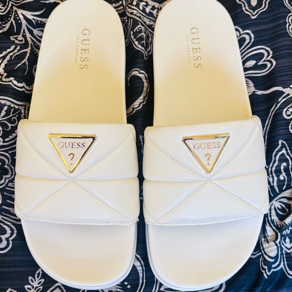 Women’s Guess Slides - Picture 1 of 3